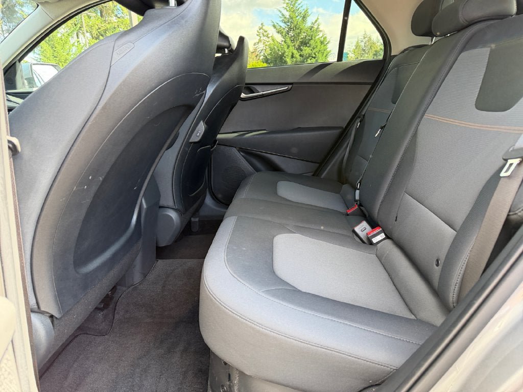 Used 2025 Kia Niro LX FWD image 33