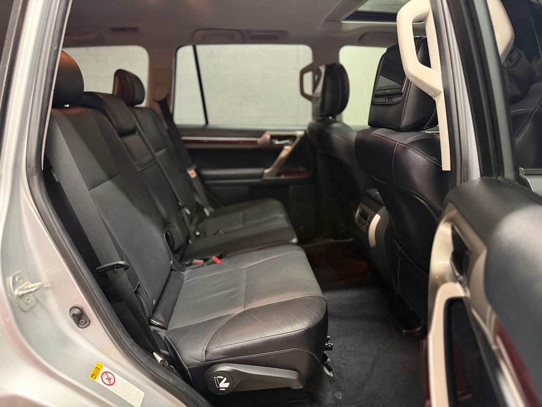 Used 2018 Lexus GX 460 Premium w/ Premium Package image 24