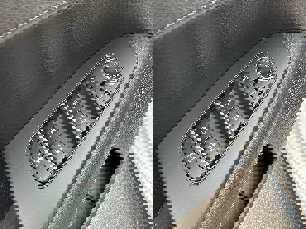 Used 2024 Kia Forte GT-Line w/ GT-Line Premium Package image 12