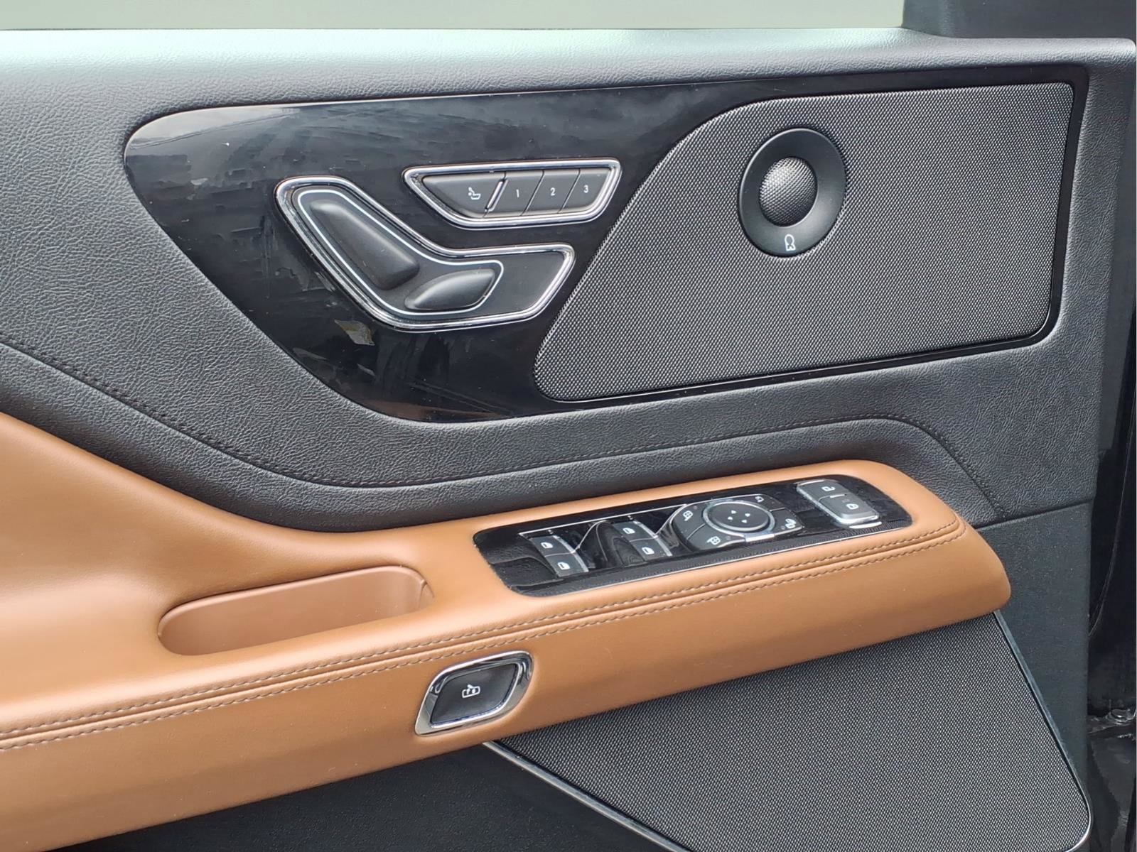 Certified 2023 Lincoln Aviator Reserve w/ Equipment Group 201A image 5