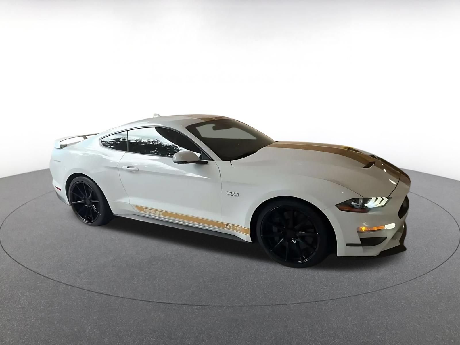 Used 2022 Ford Mustang GT Premium w/ GT Performance Package RWD image 2