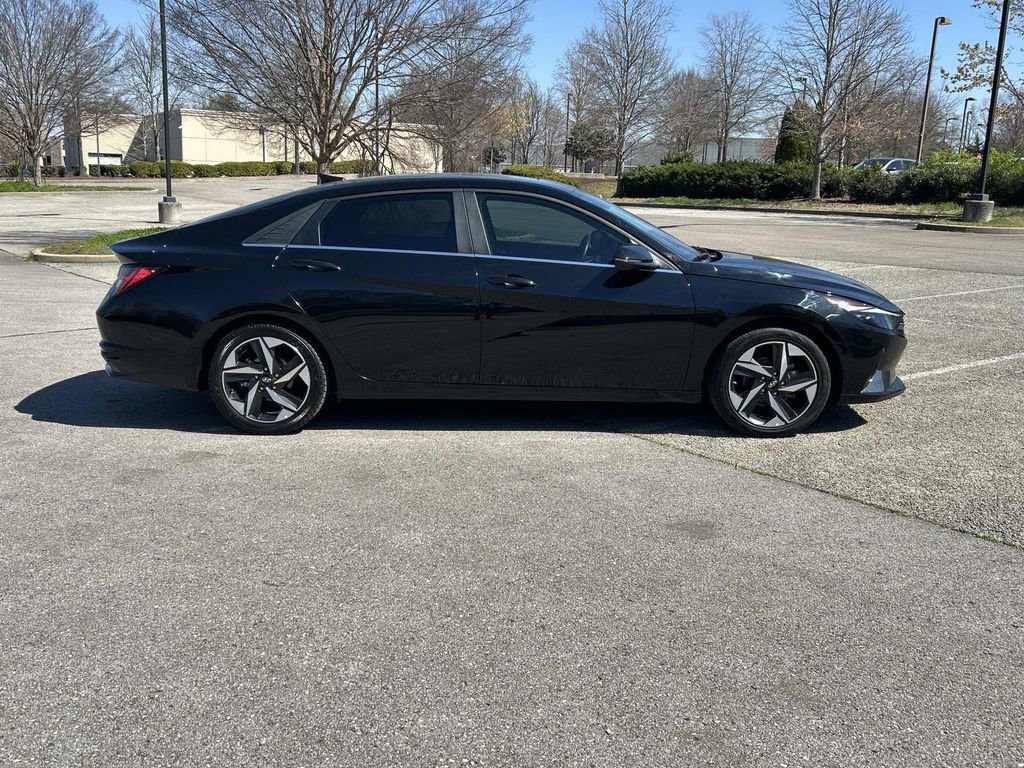 Used 2022 Hyundai Elantra Limited image 8
