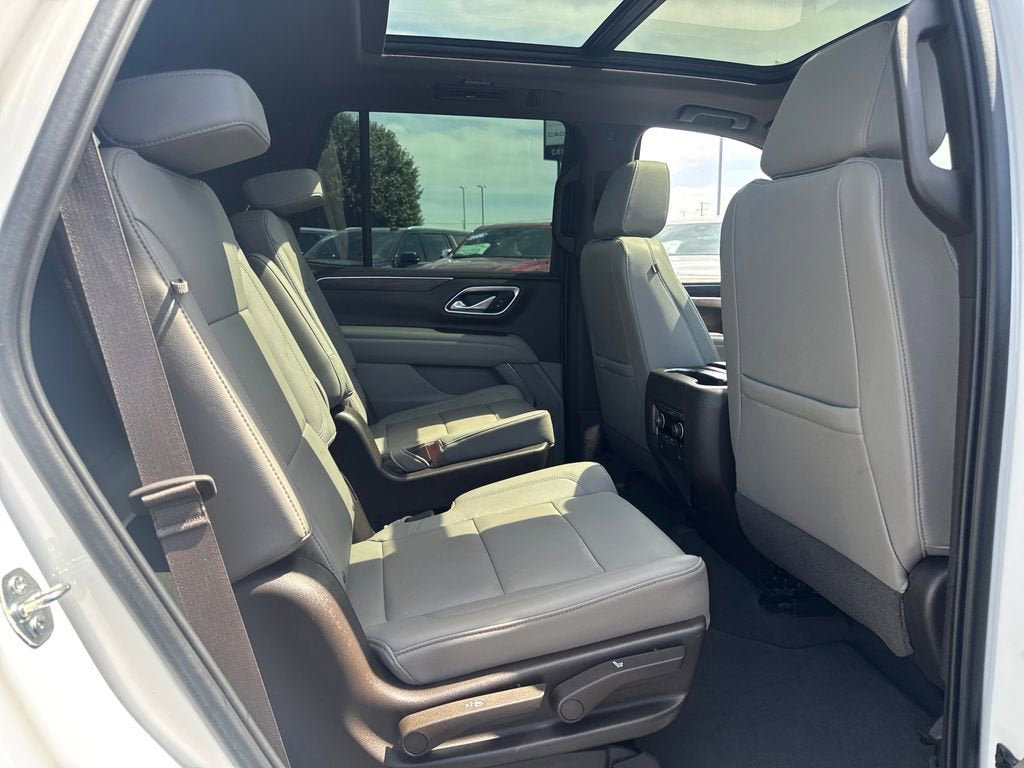 Used 2021 Chevrolet Tahoe Z71 w/ Luxury Package AWD/4WD image 13