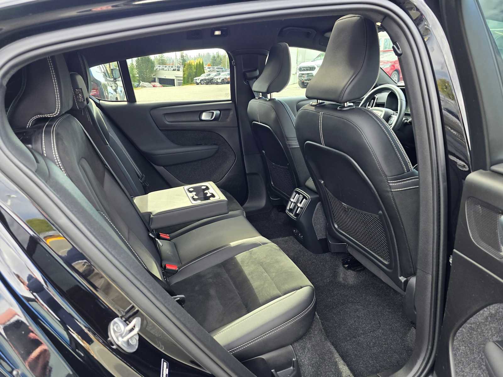 Used 2023 Volvo C40 P8 Recharge Ultimate image 14