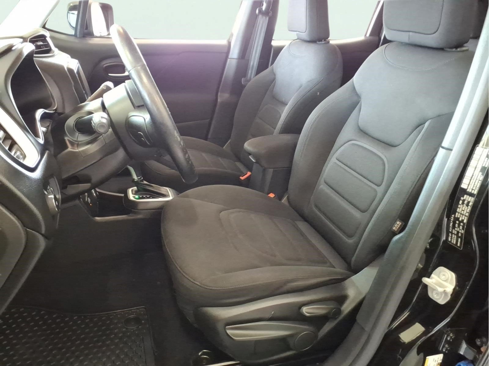 Used 2020 Jeep Renegade Latitude w/ Cold Weather Group AWD/4WD image 9