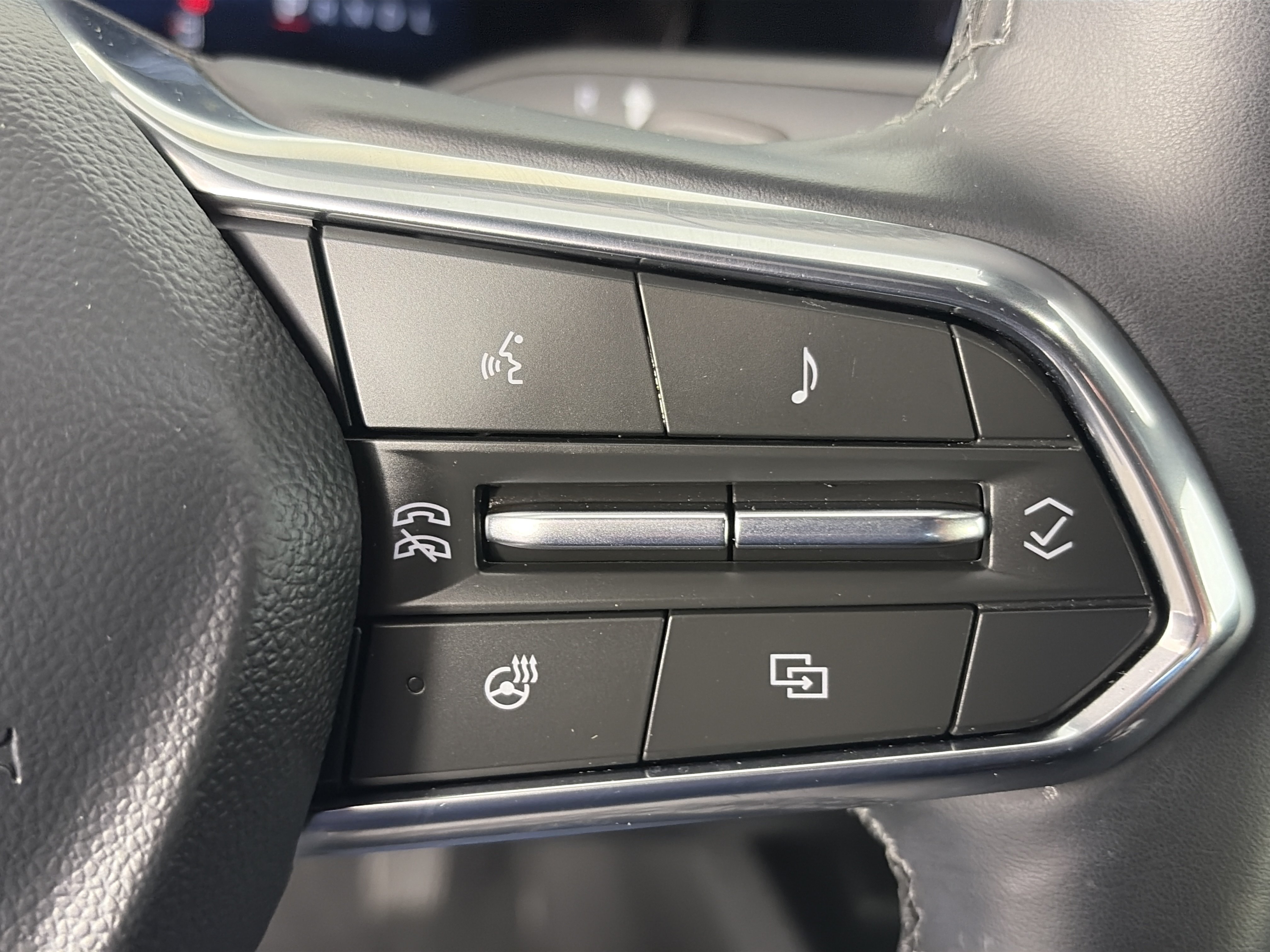 Certified 2025 Chevrolet Equinox LT w/ Safety and Technology Package AWD/4WD image 32