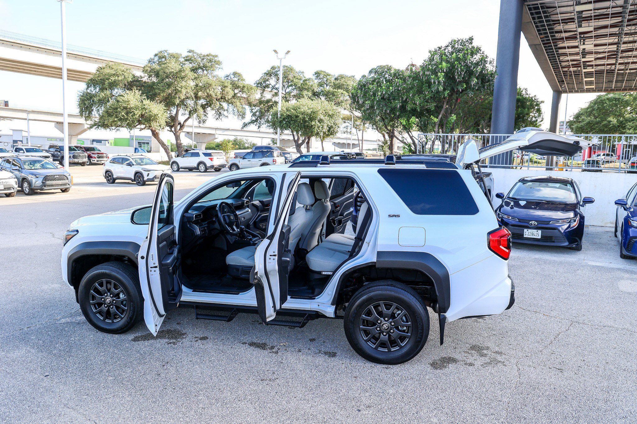 Certified 2025 Toyota 4Runner SR5 AWD/4WD image 11