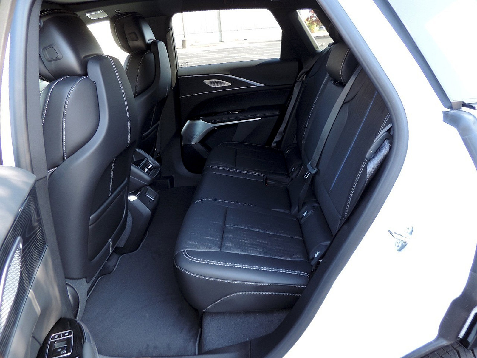 New 2026 Cadillac Lyriq Premium Luxury image 17