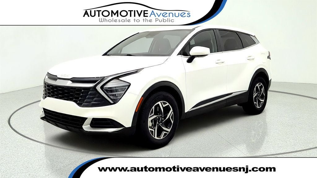 Used 2025 Kia Sportage LX FWD image 1