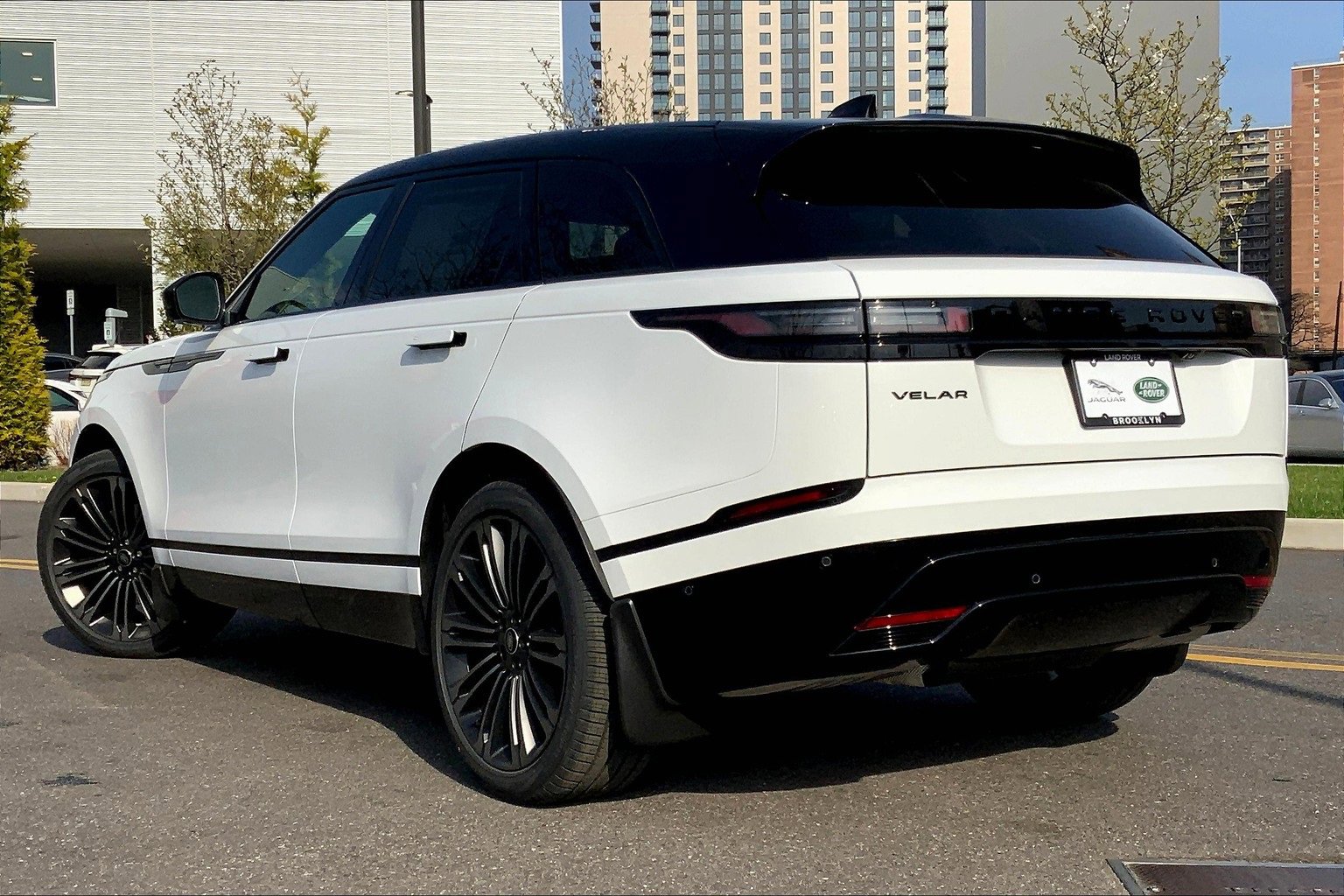 New 2026 Land Rover Range Rover Velar Dynamic SE image 10