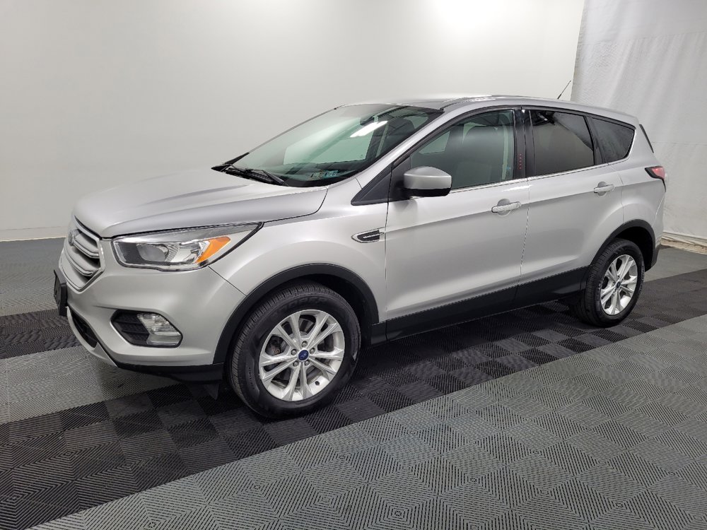 Used 2017 Ford Escape SE w/ SE Cold Weather Package image 2