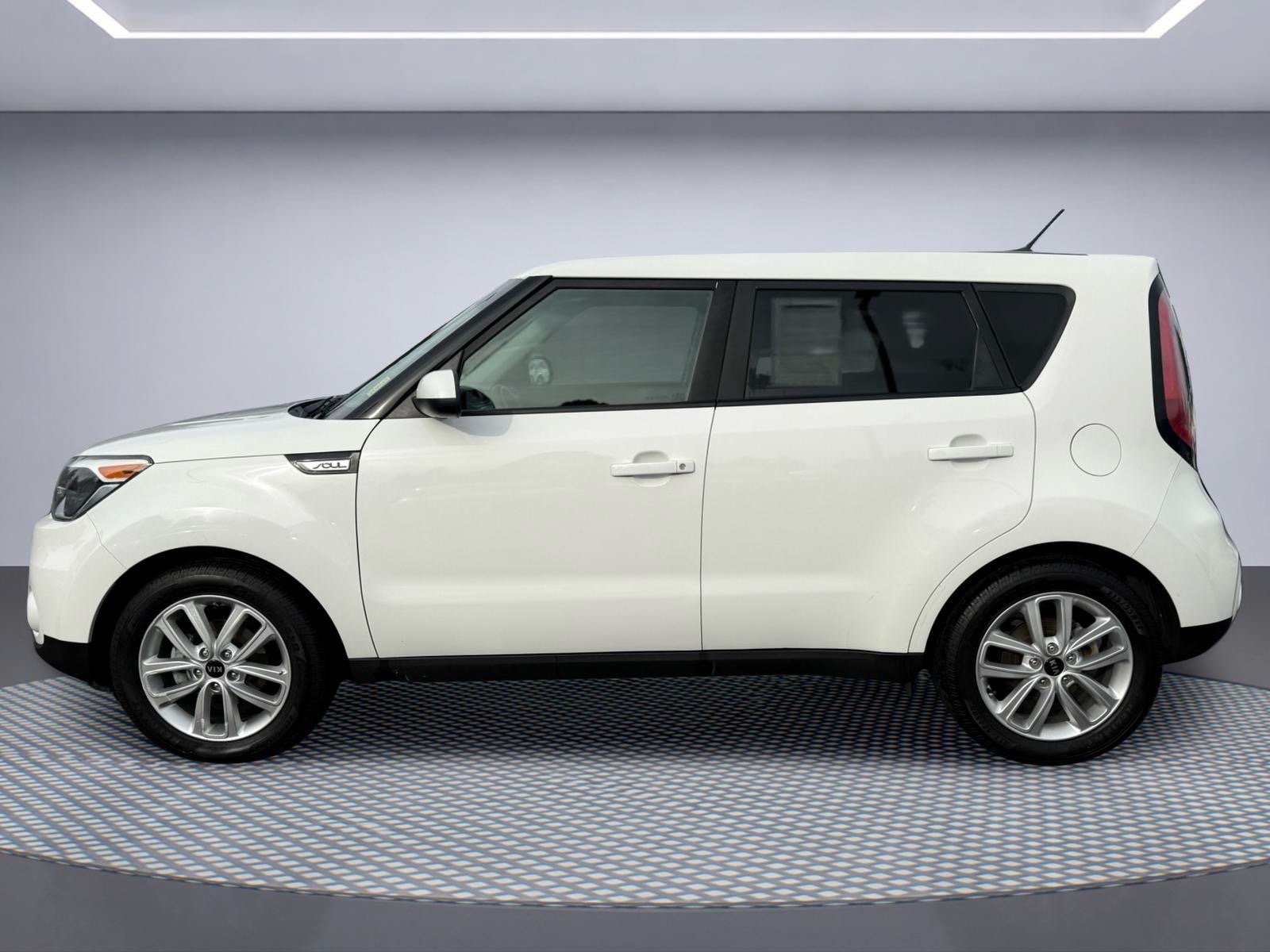 Used 2018 Kia Soul + FWD image 3