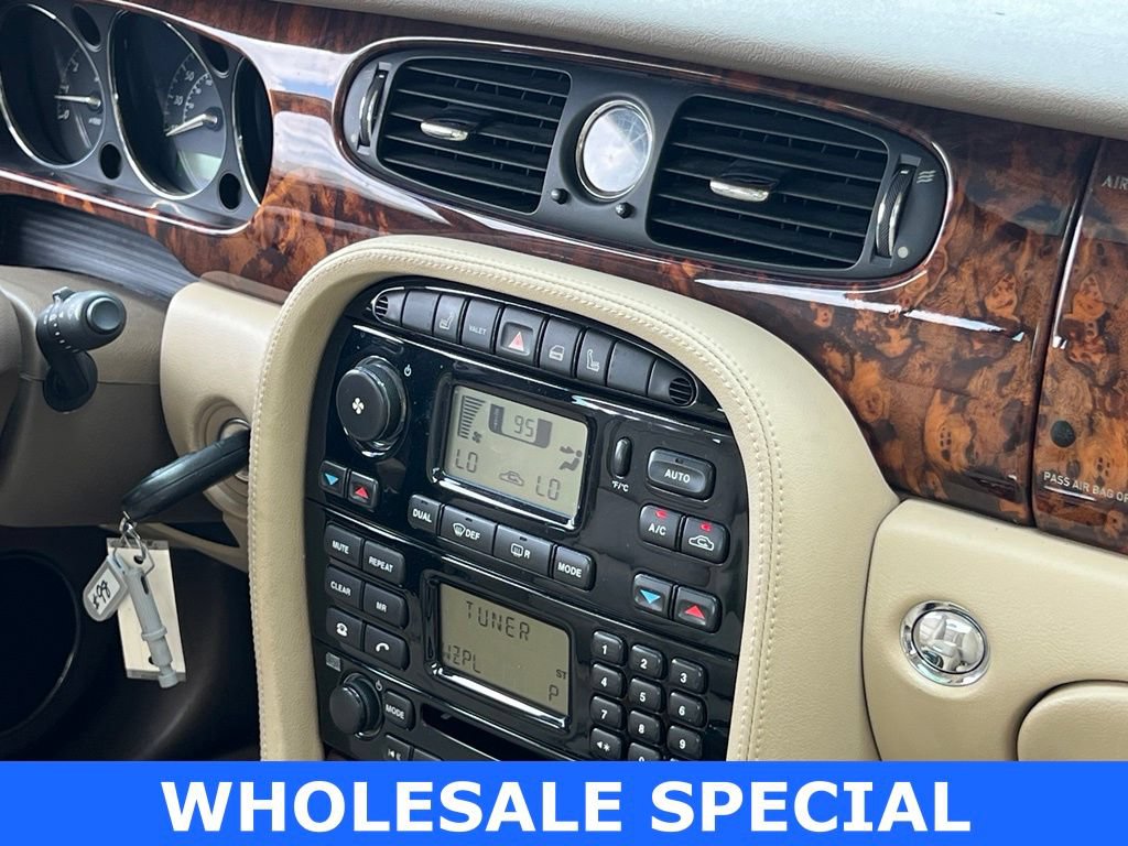 Used 2005 Jaguar XJ8 RWD image 32