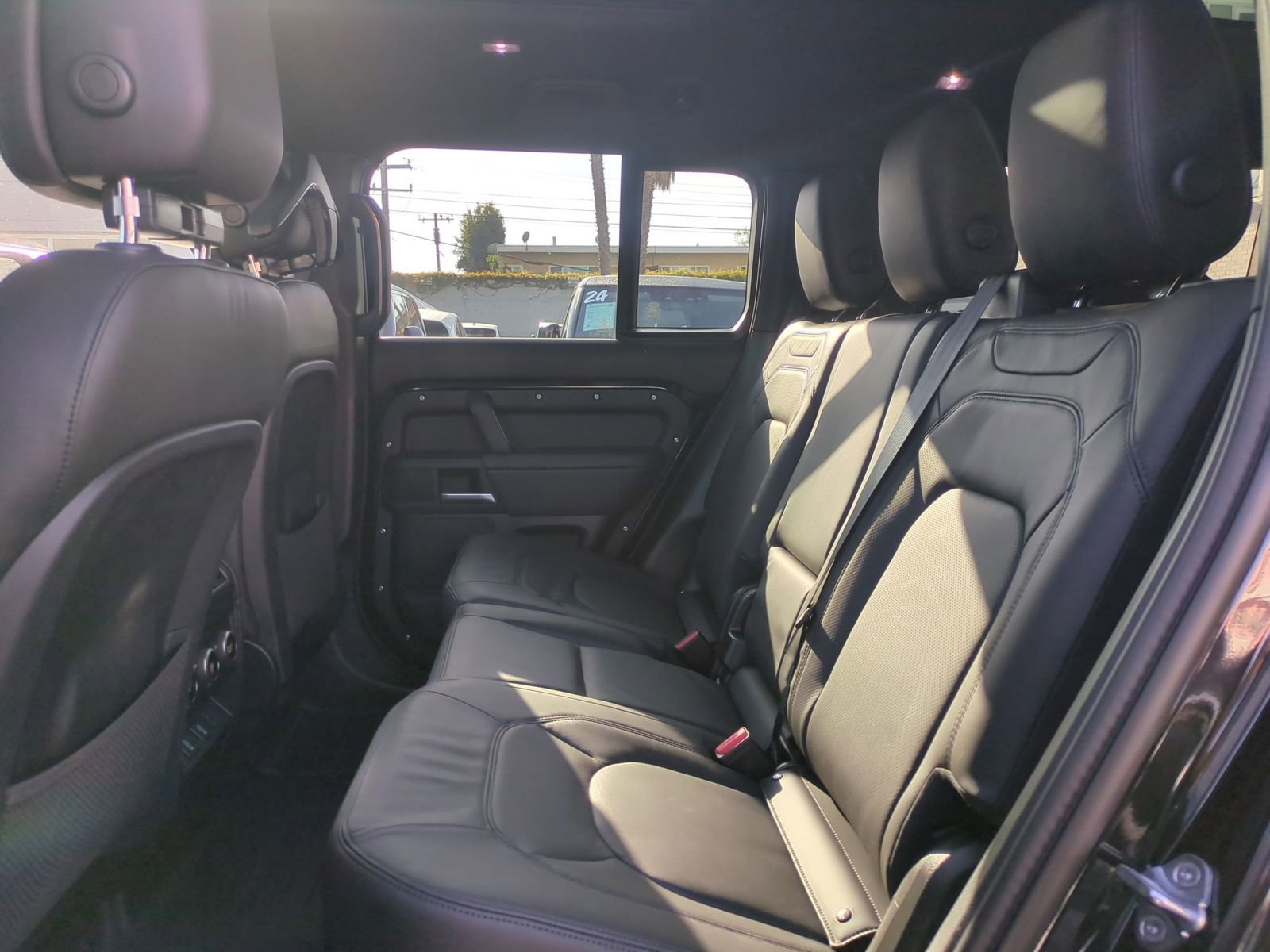 New 2026 Land Rover Defender 130 X-Dynamic SE image 25