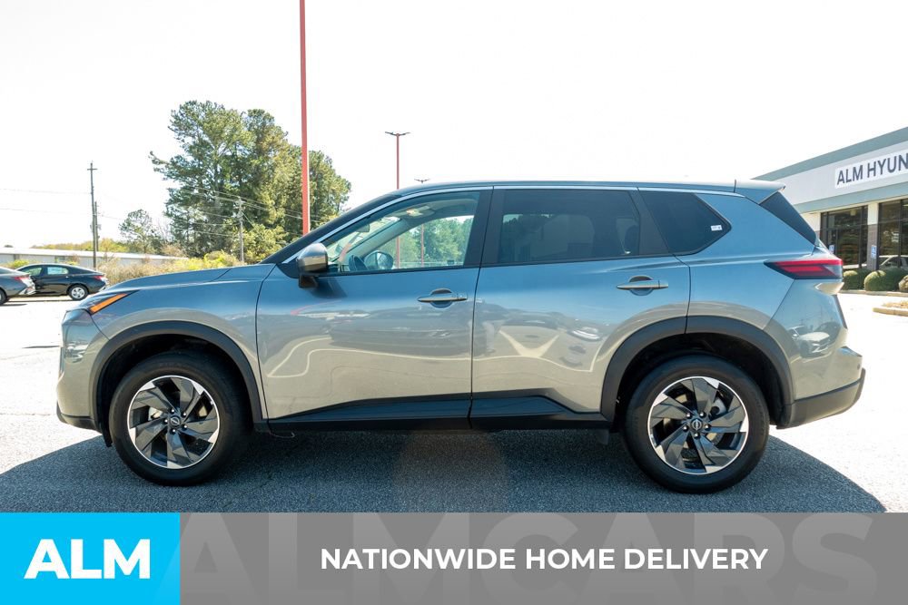 Used 2025 Nissan Rogue SV image 4
