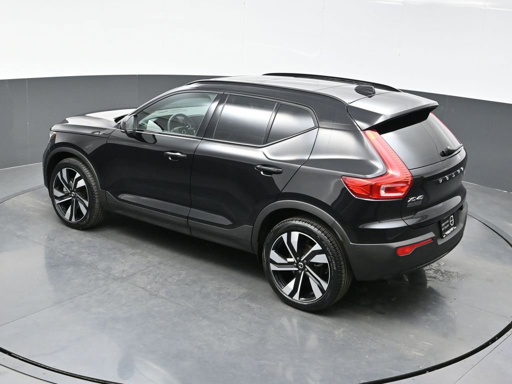 Used 2025 Volvo XC40 B5 Plus image 35