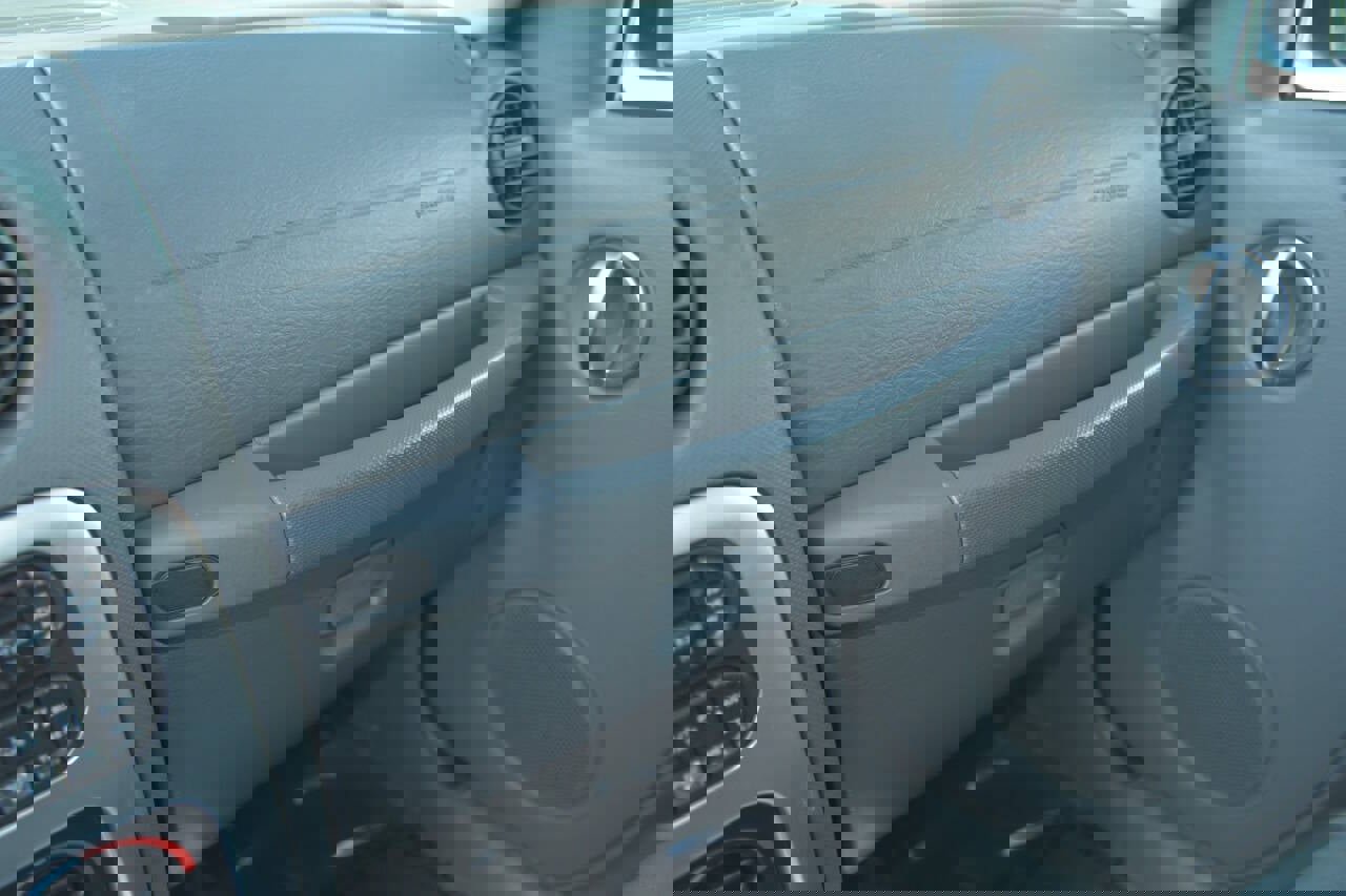 Used 2005 Jeep Liberty Limited image 29