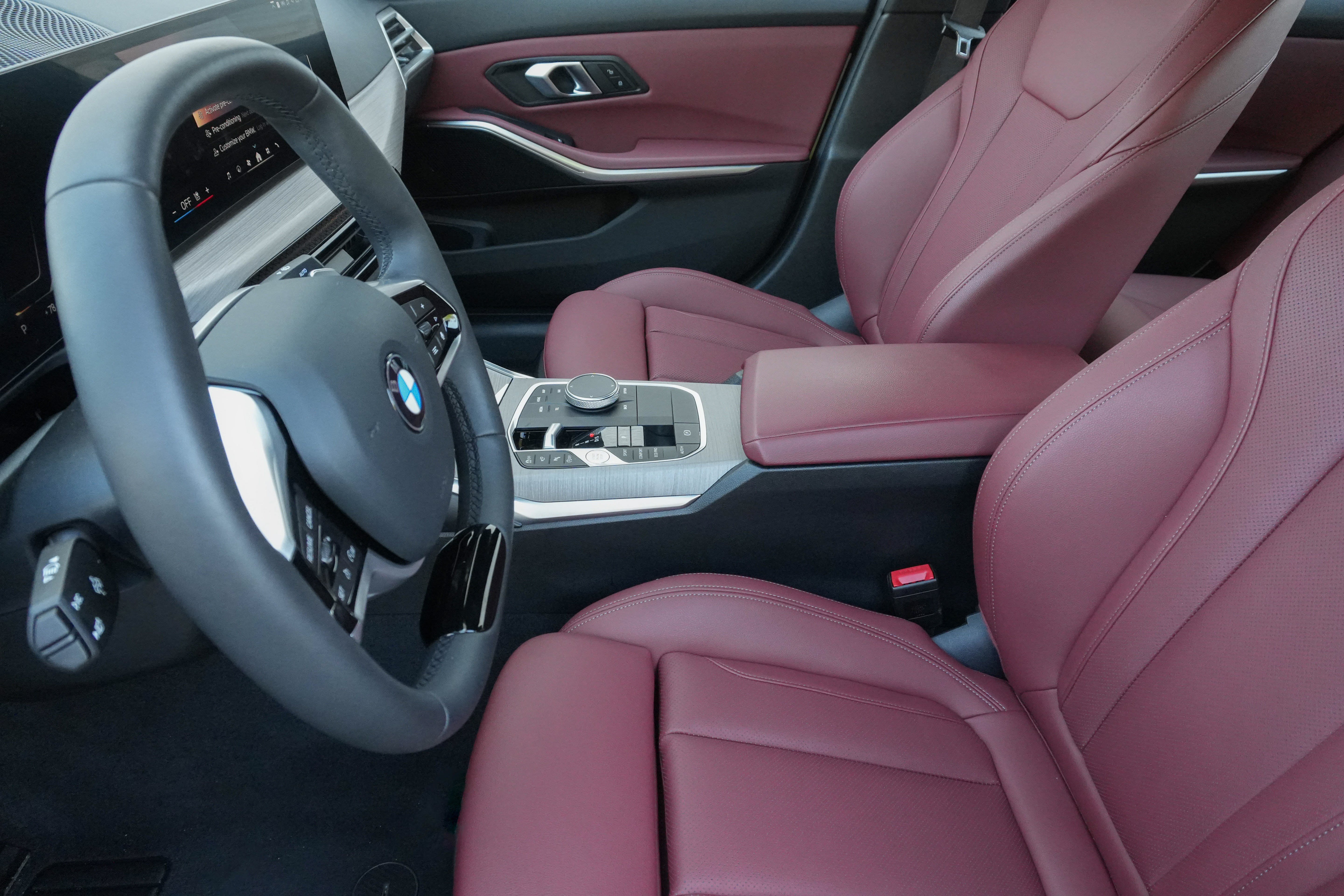 Certified 2025 BMW 330i Sedan RWD image 11