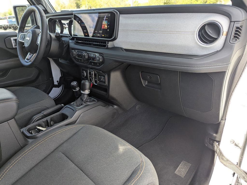 Used 2025 Jeep Wrangler Sahara image 9