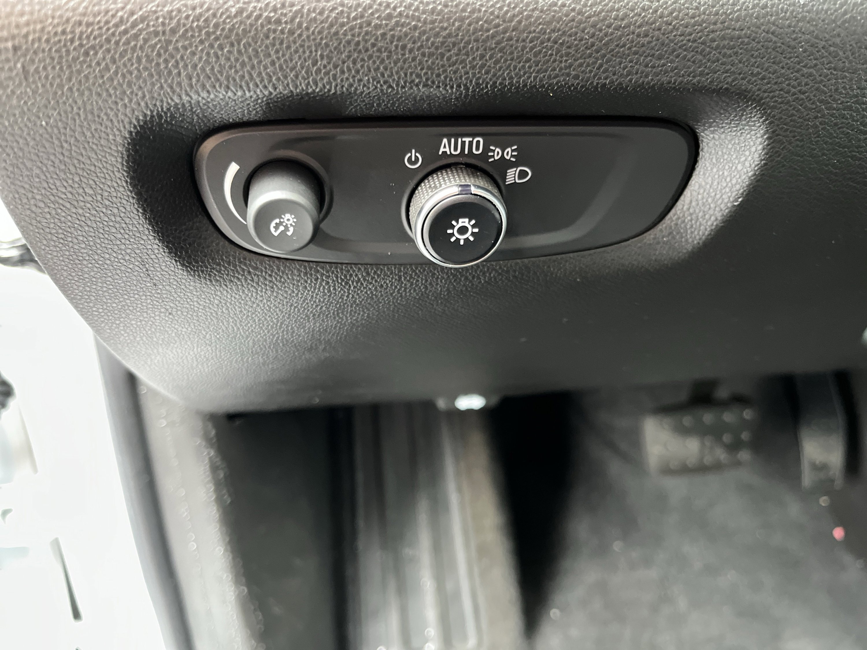 Used 2023 Chevrolet Traverse LT w/ LT Premium Package image 19