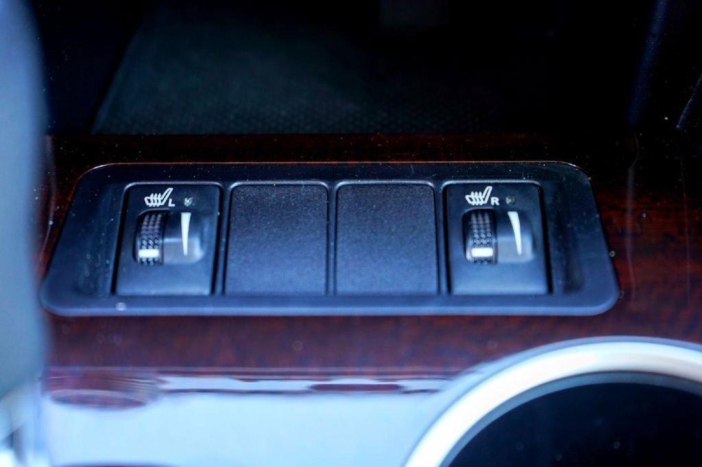 Used 2012 Toyota Camry XLE w/ Leather Pkg image 19