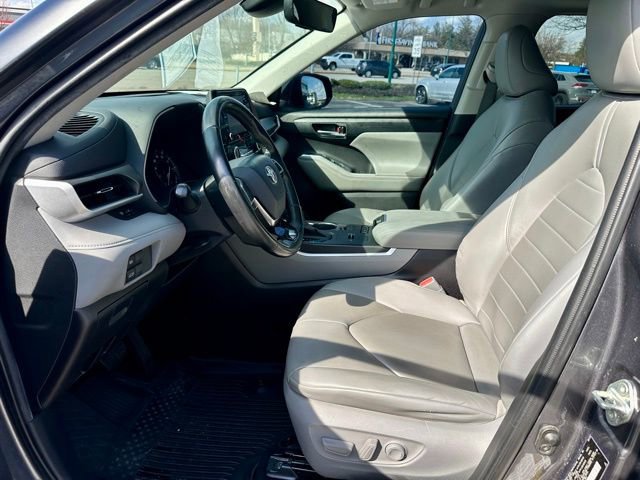 Used 2020 Toyota Highlander XLE image 12
