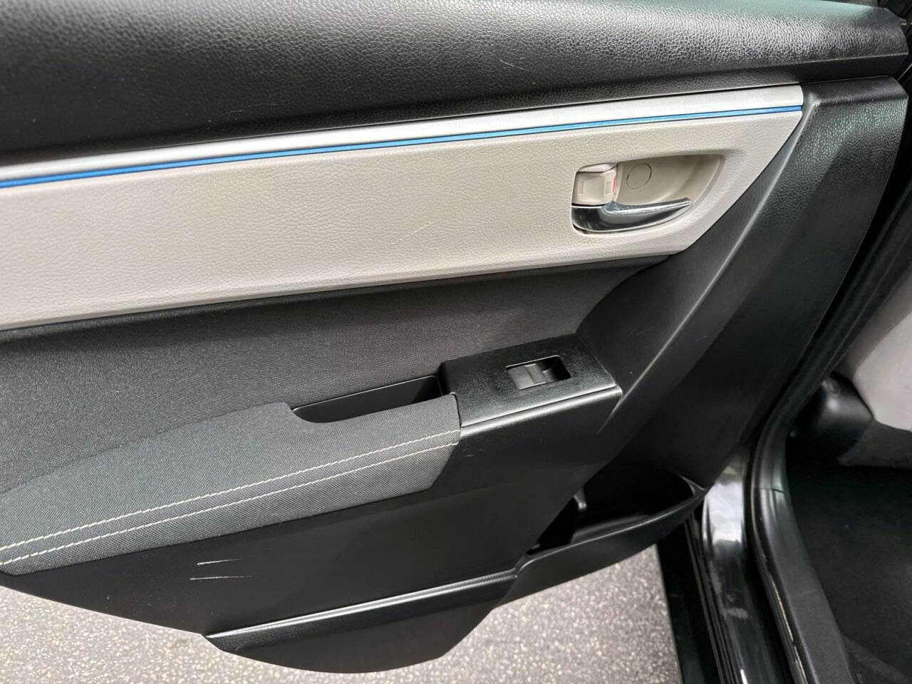 Used 2015 Toyota Corolla LE FWD image 9