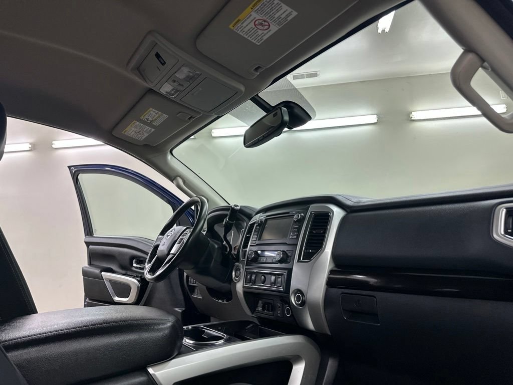 Used 2017 Nissan Titan SV RWD image 23