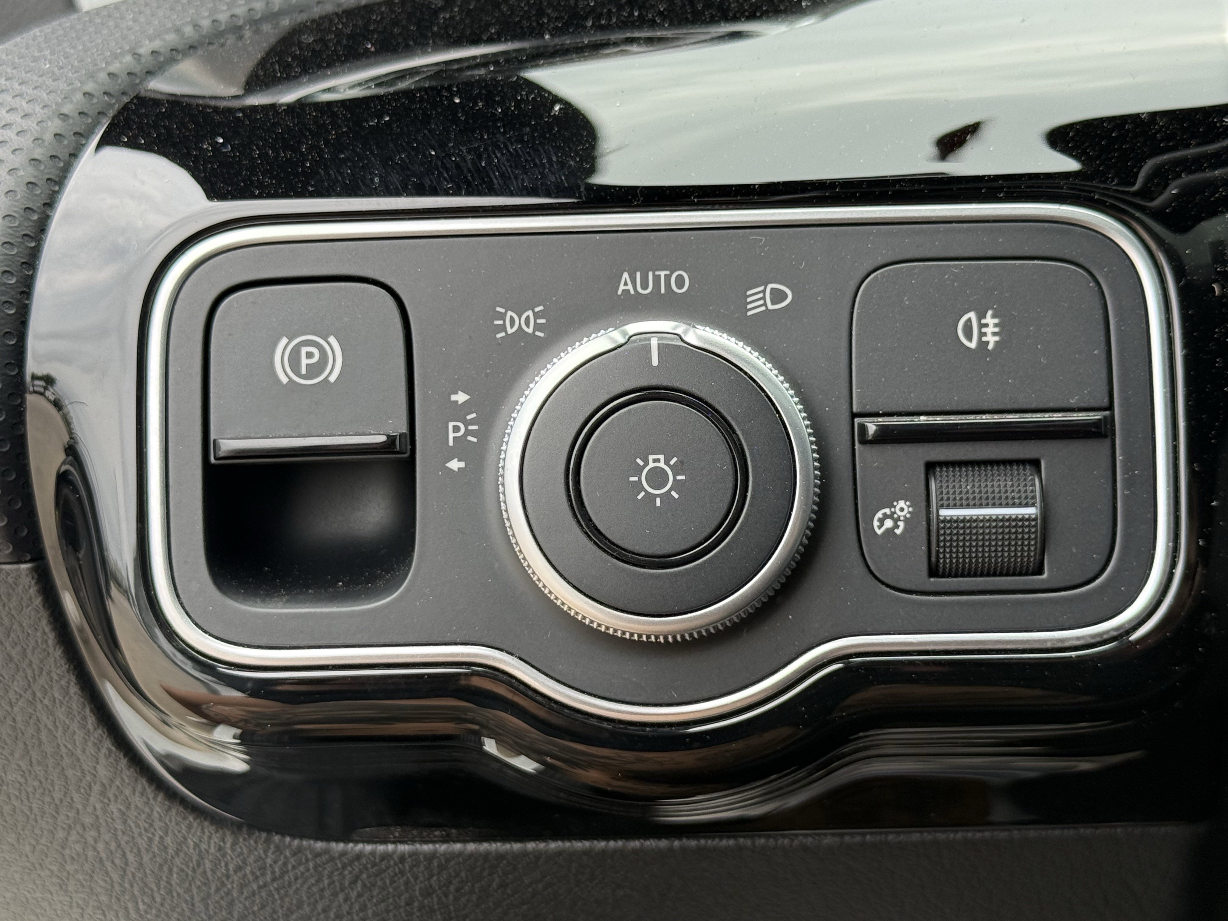 Used 2025 Mercedes-Benz CLA 250 image 25