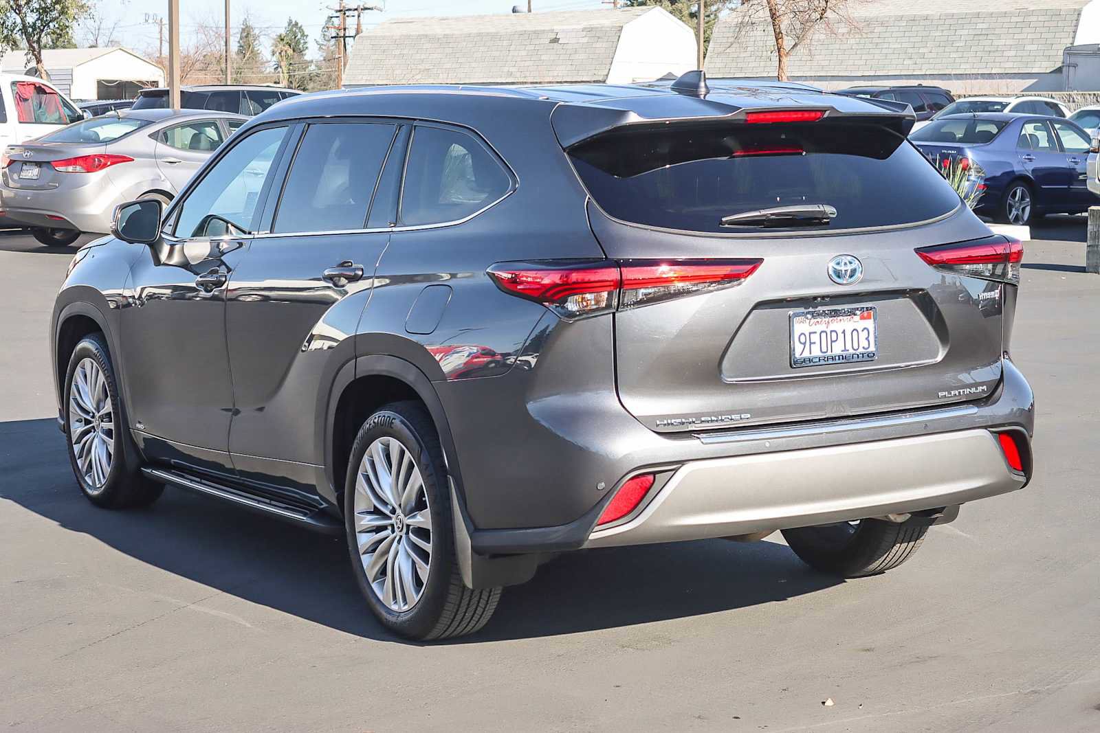Used 2023 Toyota Highlander Platinum image 2