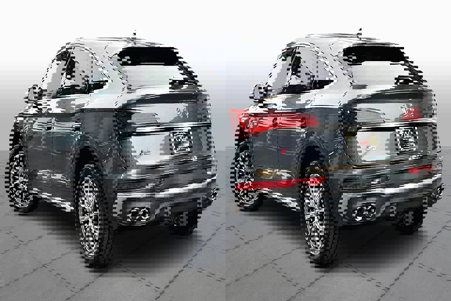 Used 2023 Audi SQ5 Prestige w/ Prestige Package image 10