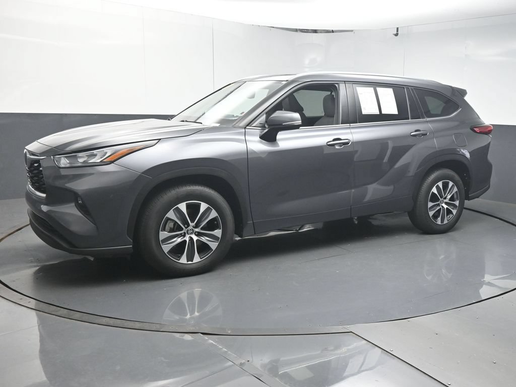 Used 2020 Toyota Highlander XLE FWD image 4