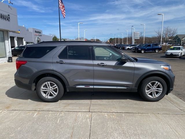 Used 2022 Ford Explorer XLT w/ Equipment Group 202A image 2