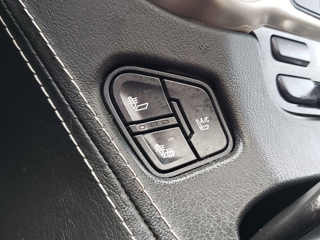 Used 2016 GMC Yukon Denali w/ Open Road Package image 26