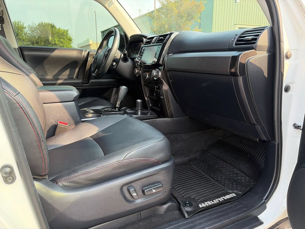 Used 2020 Toyota 4Runner Venture w/ Moonroof Package AWD/4WD image 14