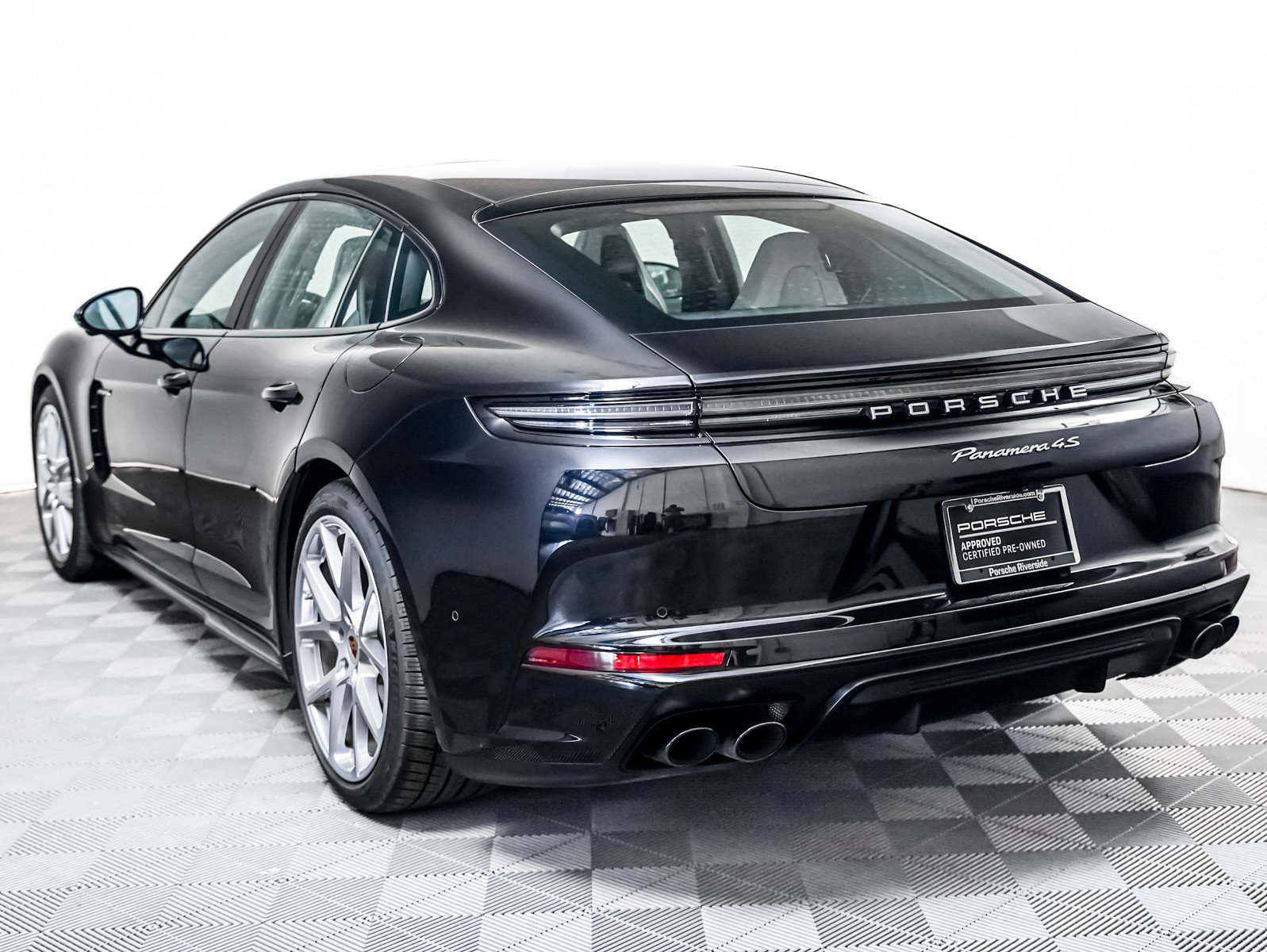 Certified 2025 Porsche Panamera 4S w/ Premium Package image 3