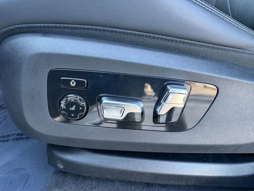 Certified 2026 BMW XM Label Red image 37