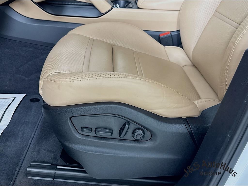 Used 2024 Porsche Cayenne S w/ Premium Package Plus image 25