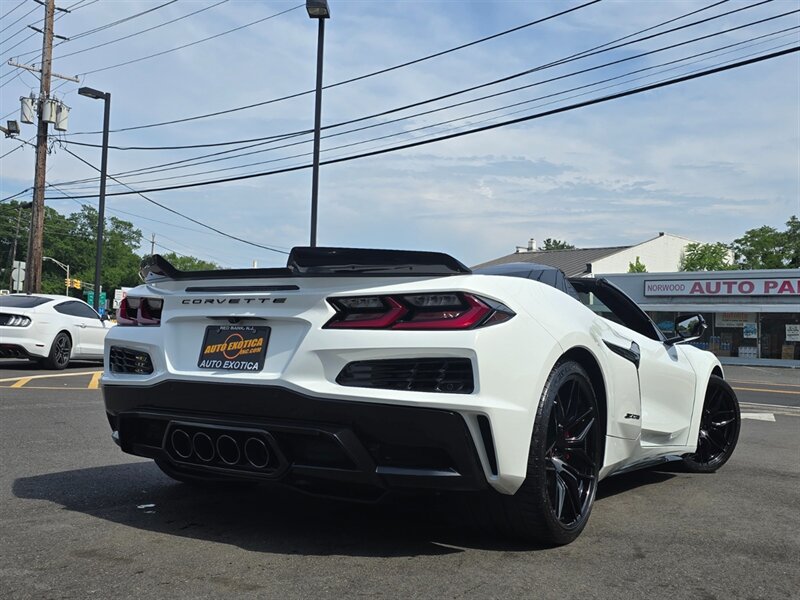 Used 2026 Chevrolet Corvette Z06 w/ Stealth Interior Trim Package RWD image 2