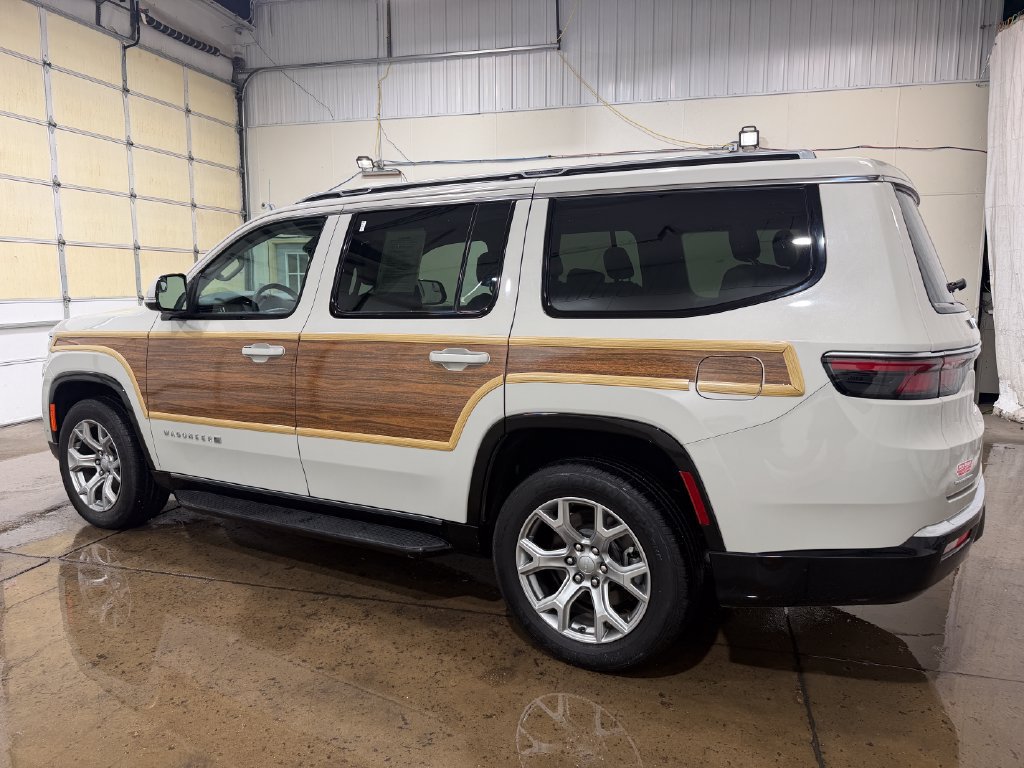 Used 2022 Jeep Wagoneer Series II w/ Rear Seat Video Group 1 AWD/4WD image 17