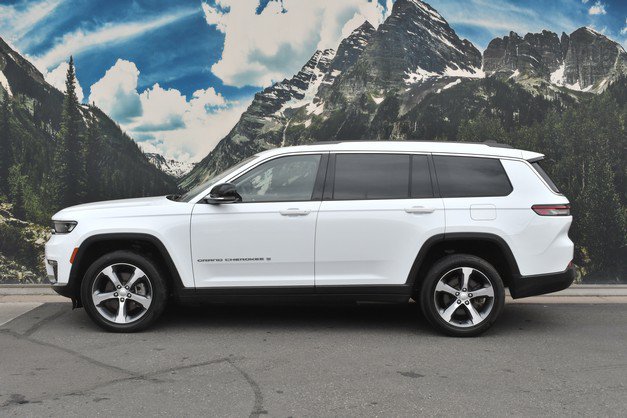 Used 2023 Jeep Grand Cherokee L Limited AWD/4WD image 7