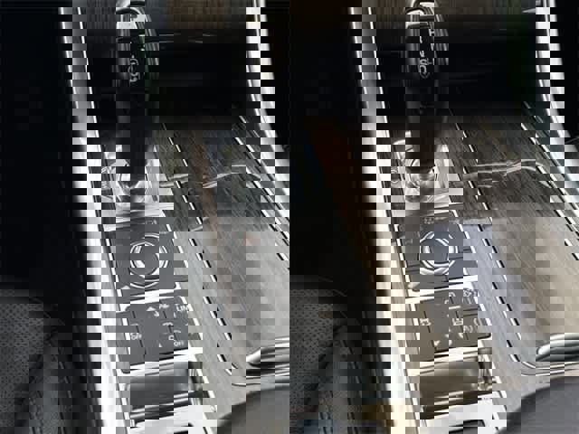 Used 2017 Land Rover Range Rover Sport SE image 19