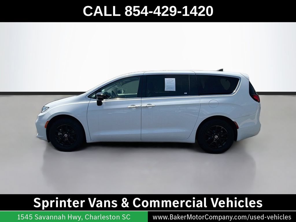 Used 2024 Chrysler Pacifica Touring-L FWD image 8