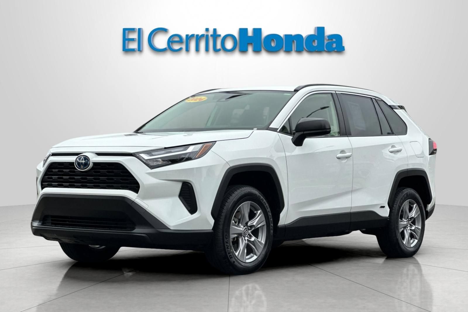 Used 2024 Toyota RAV4 LE AWD/4WD image 7