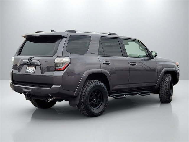 Used 2022 Toyota 4Runner SR5 Premium image 4