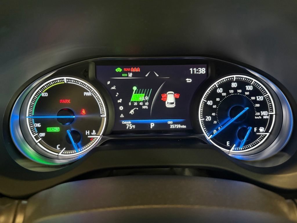 Used 2023 Toyota Venza LE AWD/4WD image 11