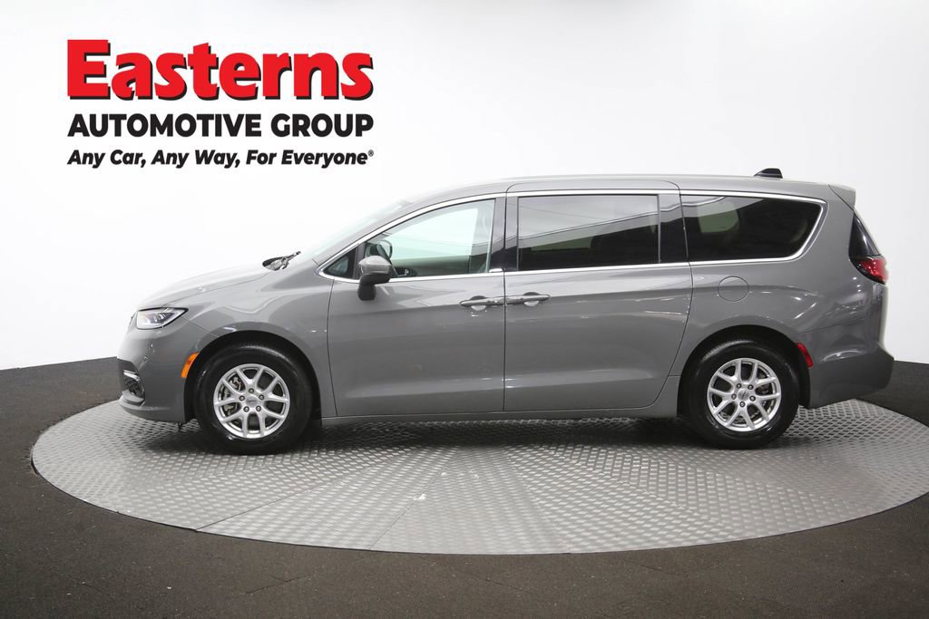 Used 2023 Chrysler Pacifica Touring-L FWD image 60