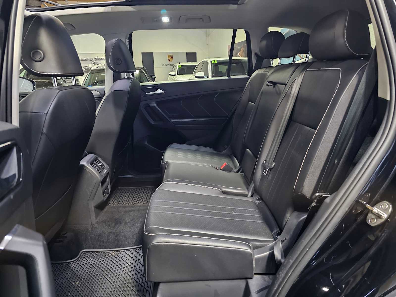 Used 2023 Volkswagen Tiguan SE w/ Panoramic Sunroof Package image 16