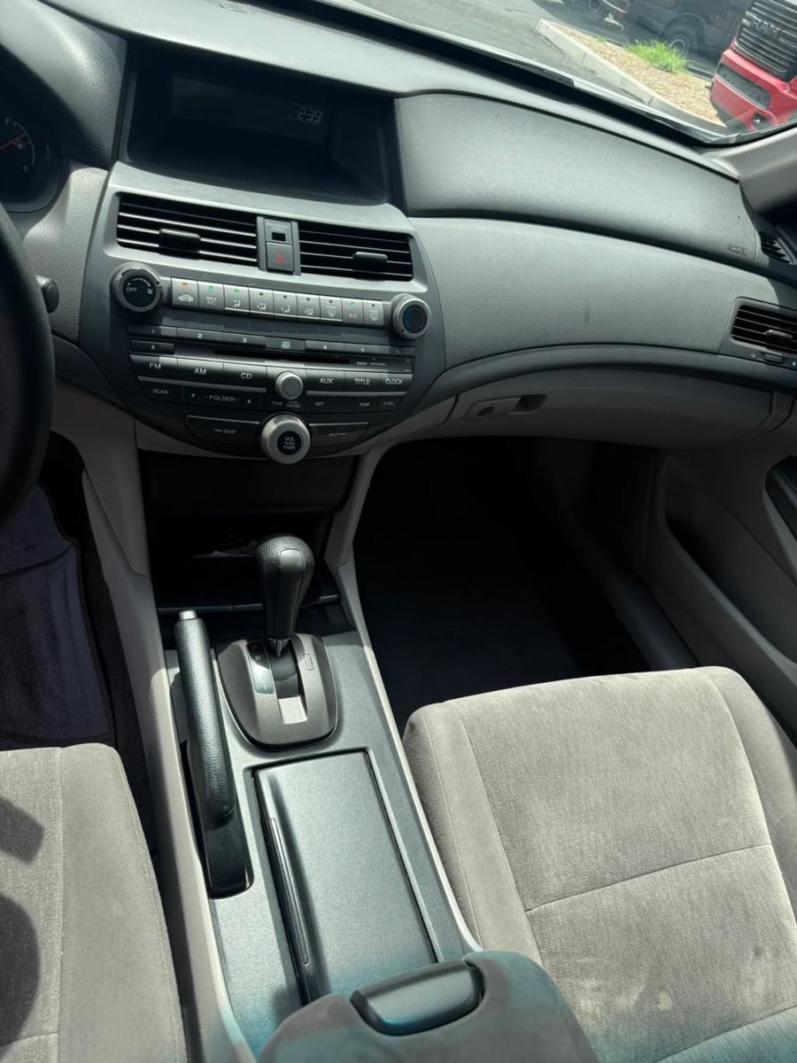 Used 2010 Honda Accord LX image 9
