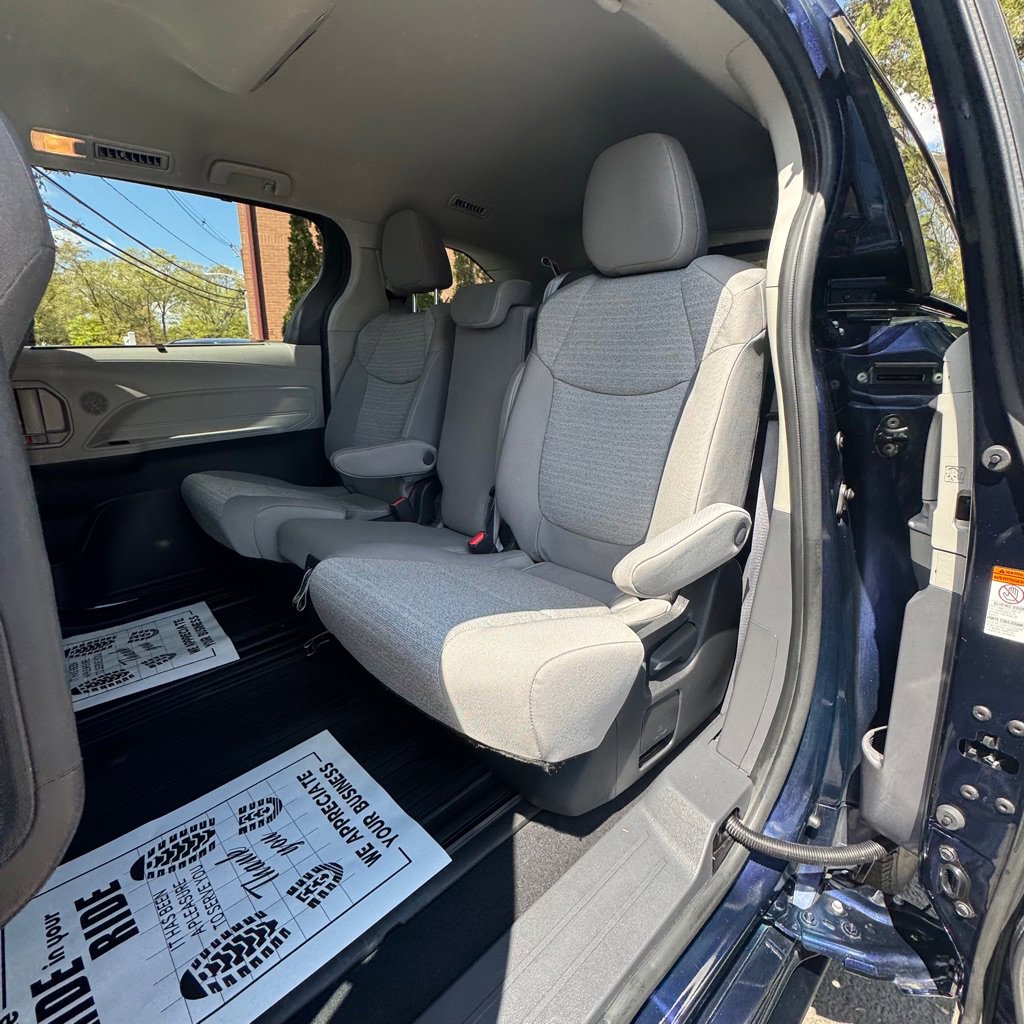 Used 2022 Toyota Sienna LE AWD/4WD image 12